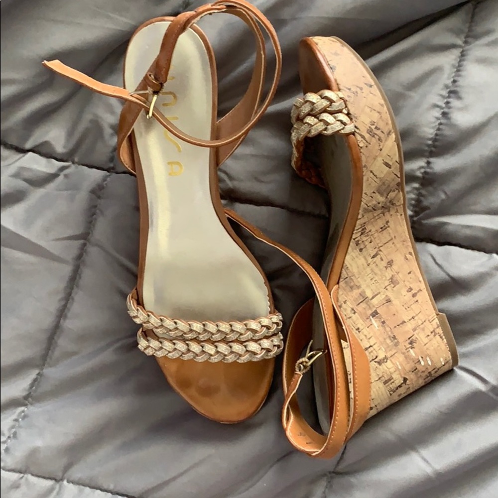 Unisa golden braided heels